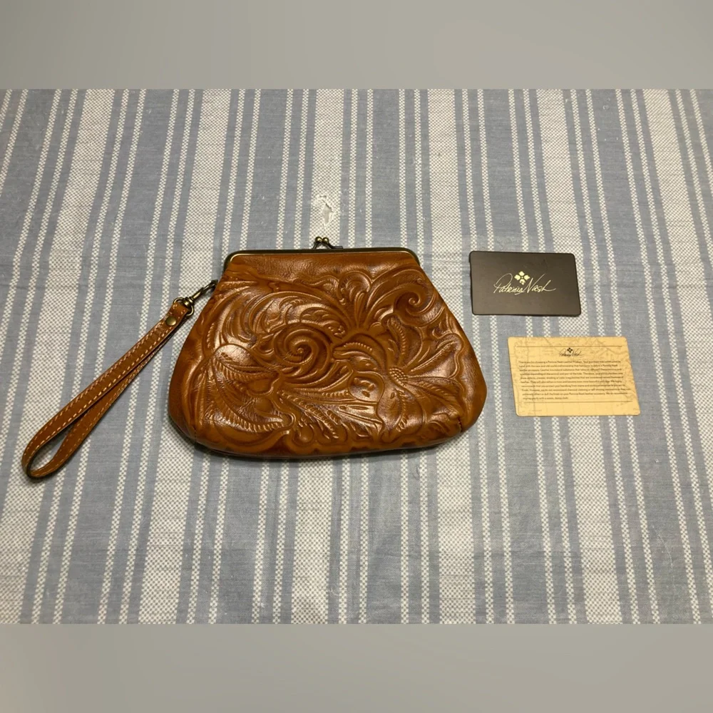 💛TODAY***$32***NWOT Patricia Nash brown embossed floral leather wristlet. - Picture 2 of 7